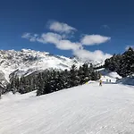 Stelvio House -wonderful View Slope Front Апартаменты *