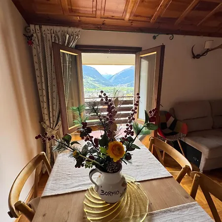Stelvio House -wonderful View Slope Front アパート